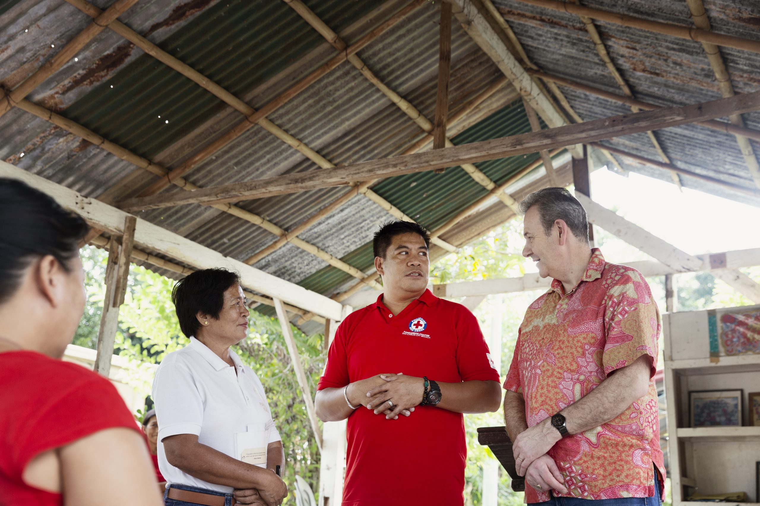 David meets with community members during a visit to the Zurich Climate Resilience Alliance programme in Pangasinan, Philippines. Photo: Kaisa Sojakka/IFRC